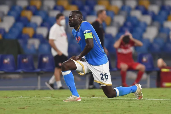 Imagem colorida do jogador Kalidou Koulibaly - Metrópoles