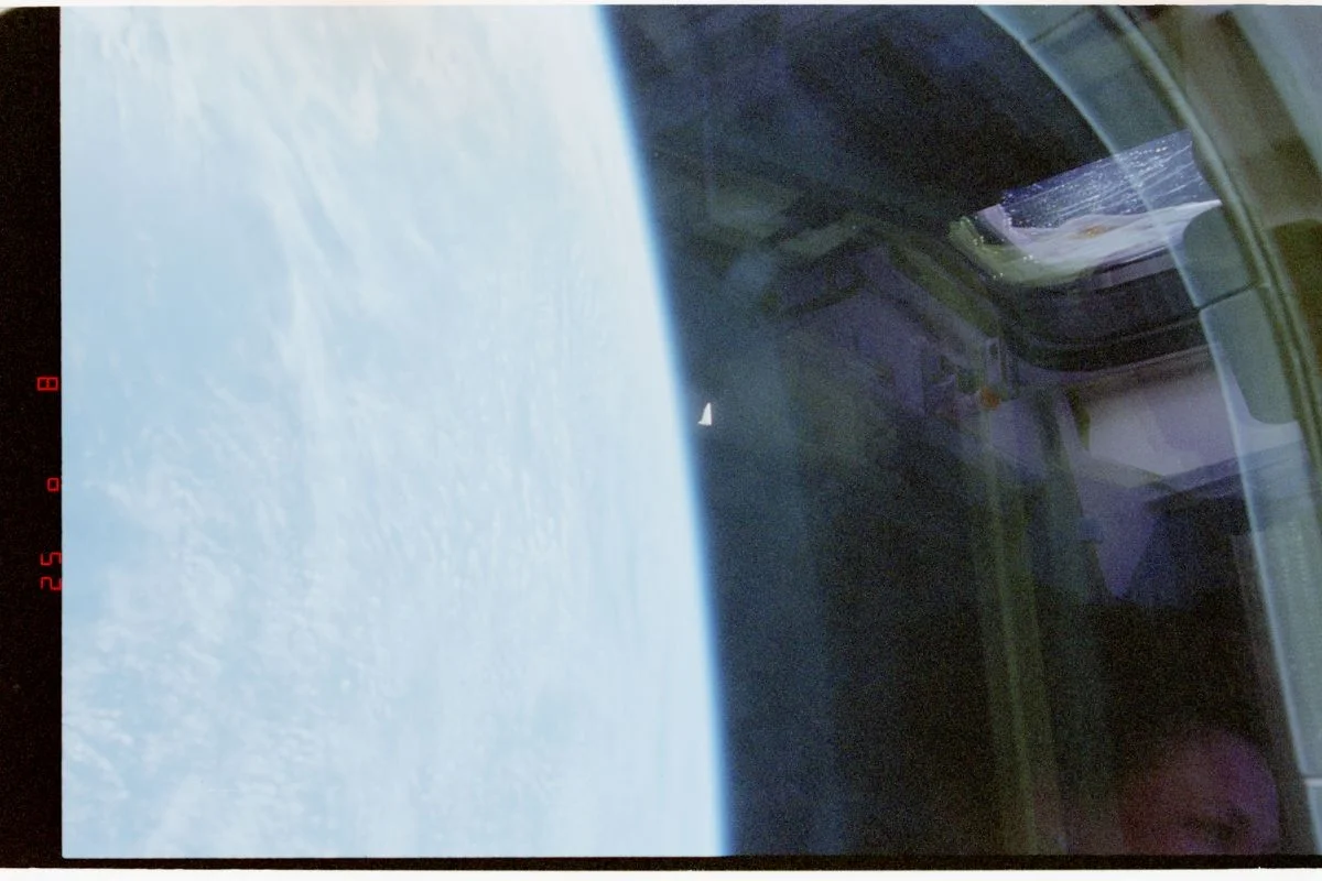 EUA divulga imagens de óvni na órbita da Terra - imagem 1 EUA divulga imagens de óvni na órbita da Terra - imagem 1