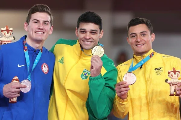 Zanetti é prata e Chico Barretto leva ouro no cavalo com alça no Pan