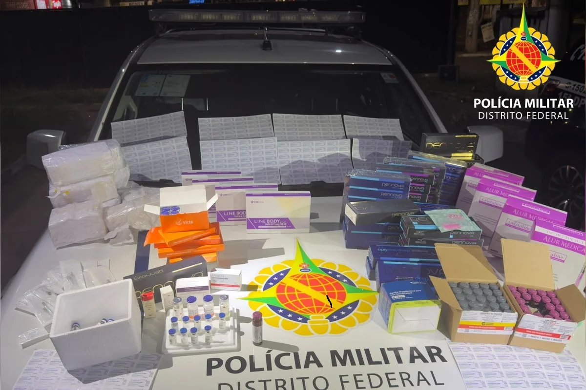 Frascos de botox e anabolizantes são apreendidos pela PM, em Ceilândia