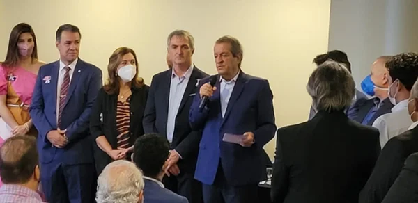 Convenção do PL: no centro, Valdemar e Renato Bolsonaro