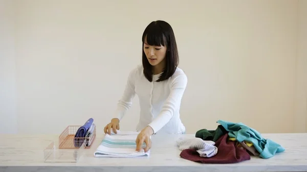 Conheça os mandamentos de Marie Kondo para manter a casa organizada