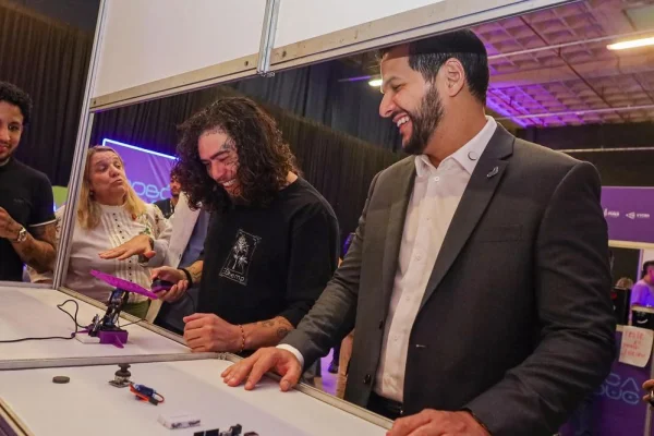 Whindersson Nunes em evento de robótica da Secretaria de Educação