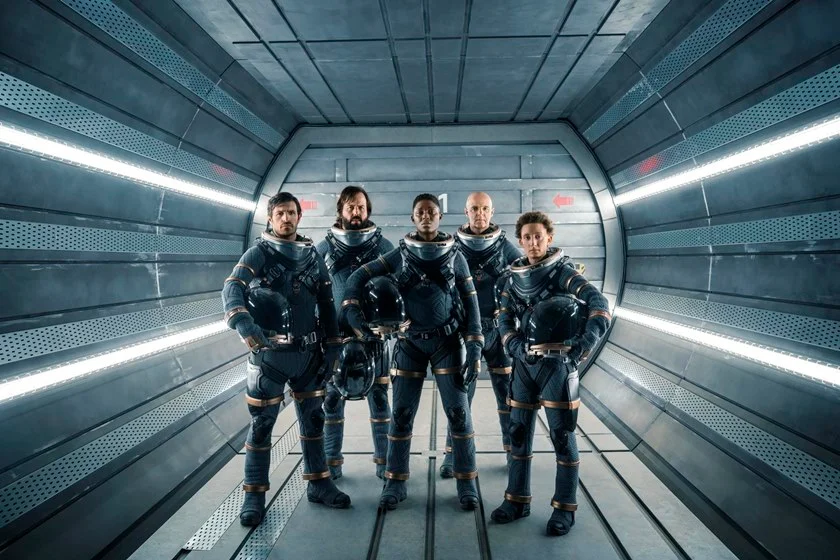 <a href="https://www.netflix.com/br/title/80202133" target="_blank"><b>Nightflyers:</b></a> Baseada em uma história de George R. R. Martin (Game of Thrones), a série acompanha oito cientistas e um telepata em uma expedição espacial para fazer contato com extraterrestres e salvar o planeta Terra. Assista ao <a href="https://www.youtube.com/watch?v=T-o9NGrP0c0" target="_blank">trailer</a> <a href="https://www.netflix.com/br/title/80202133" target="_blank"><b>Nightflyers:</b></a> Baseada em uma história de George R. R. Martin (Game of Thrones), a série acompanha oito cientistas e um telepata em uma expedição espacial para fazer contato com extraterrestres e salvar o planeta Terra. Assista ao <a href="https://www.youtube.com/watch?v=T-o9NGrP0c0" target="_blank">trailer</a>