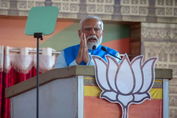 Imagem colorida de Narenda Modi - Metrópoles