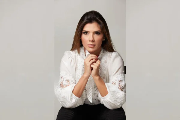 Cíntia Lins