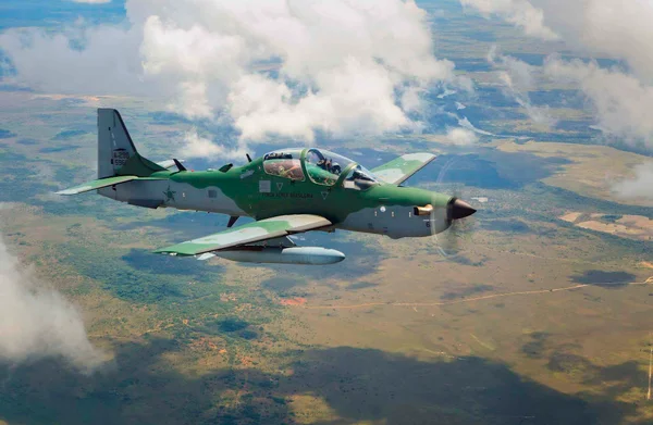 SP: tripulantes ejetam antes de aeronave da Esquadrilha da Fumaça cair