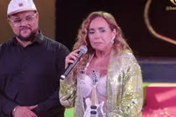 Daniela Mercury causa climão ao insinuar, ao vivo, que cantor bate na esposa - Metrópoles
