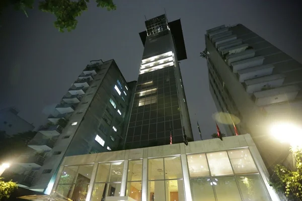 Após morte de Carlos Alberto Filgueiras, vida segue no hotel Emiliano