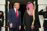 Trump recebe príncipe saudita enquanto Câmara vota arquivos de Epstein