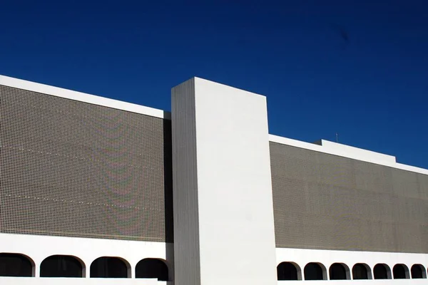 Biblioteca Nacional de Brasília reabre com capacidade reduzida