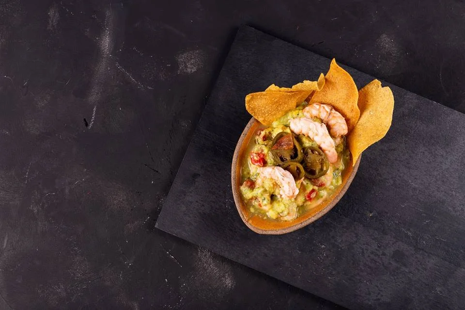 El Paso Cocina Mexicana – Terraço Shopping: no almoço e jantar, guacamole com camarões, tomate e jalapeño (entrada); medalhão de filé-mignon ao molho de pimenta defumada mexicana acompanhado de papas bravas (principal); e mousse de chocolate com kahlúa e pimenta (sobremesa) El Paso Cocina Mexicana – Terraço Shopping: no almoço e jantar, guacamole com camarões, tomate e jalapeño (entrada); medalhão de filé-mignon ao molho de pimenta defumada mexicana acompanhado de papas bravas (principal); e mousse de chocolate com kahlúa e pimenta (sobremesa)