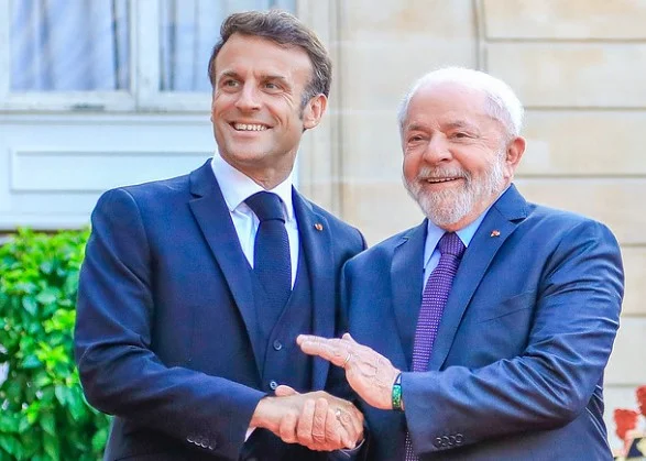 Lula encontra Macron em reunião bilateral no Palácio do Eliseu