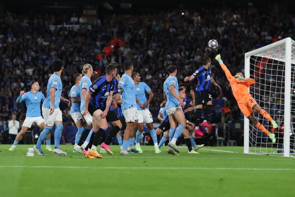 Assista à defesa de Ederson que garantiu o título da Champions do City