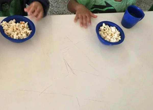 Merenda com pipoca e suco em escola de Ceilândia vira alvo de críticas
