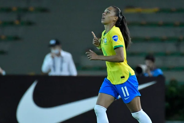 Estreia com gols na Copa América marca volta por cima de Adriana
