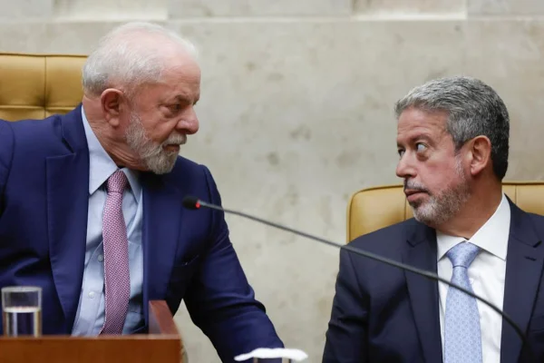 Presidente Lula e Arthur LIra durante posse do ministro do STF Cristiano Zanin - Metrópoles