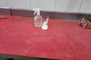 Suspeitos adicionavam um composto químico na carne podre para dar aparência boa Suspeitos adicionavam um composto químico na carne podre para dar aparência boa