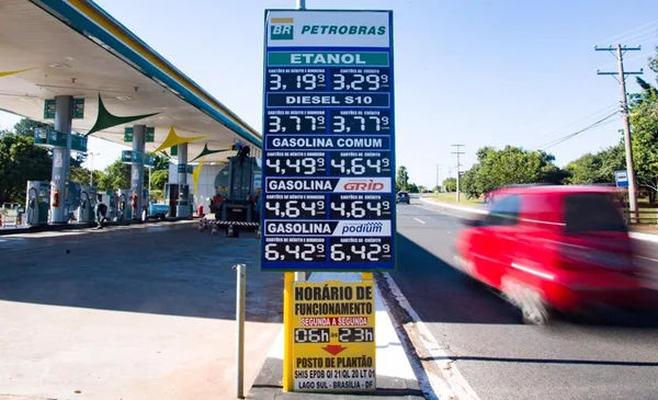 Gasolina sobe e chega a R$ 4,50 no DF. Saiba onde abastecer por menos
