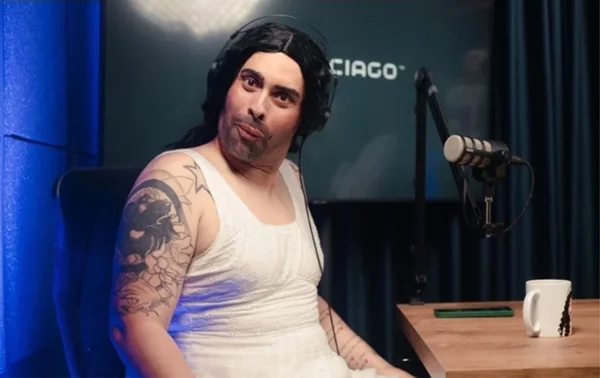 Humorista Thiago Brito caracterizado de mulher - Metrópoles