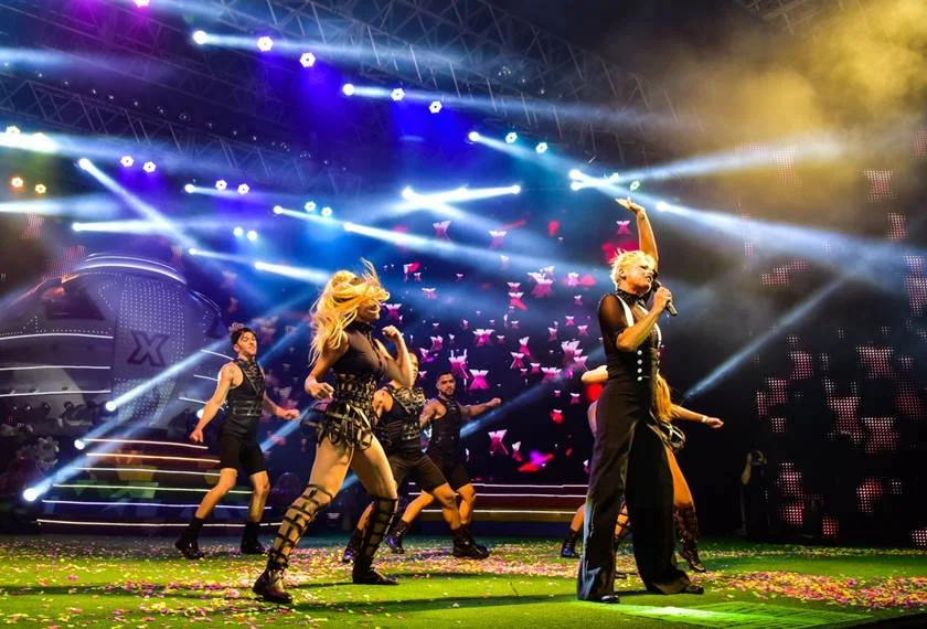 Xuxa aterrissou sua nave no Estádio Nacional Mané Garrincha com o show da turnê XuChá Xuxa aterrissou sua nave no Estádio Nacional Mané Garrincha com o show da turnê XuChá