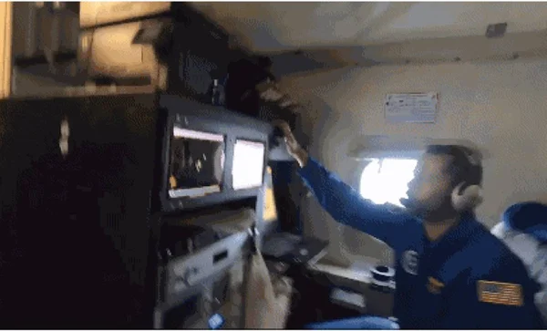 Vídeo: no olho do furacão Milton, avião enfrenta turbulência violenta
