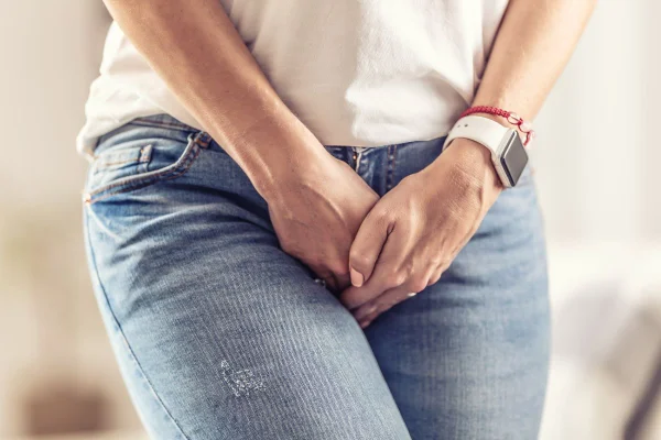 Peegasm: segurar o xixi por prazer pode custar caro à saúde