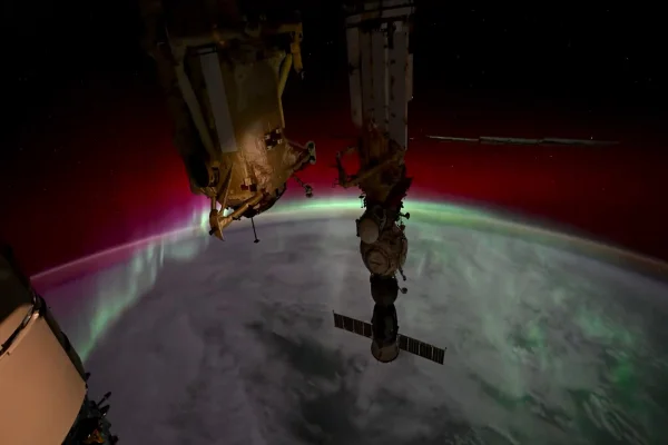 Auroras Boreais verde e vermelho