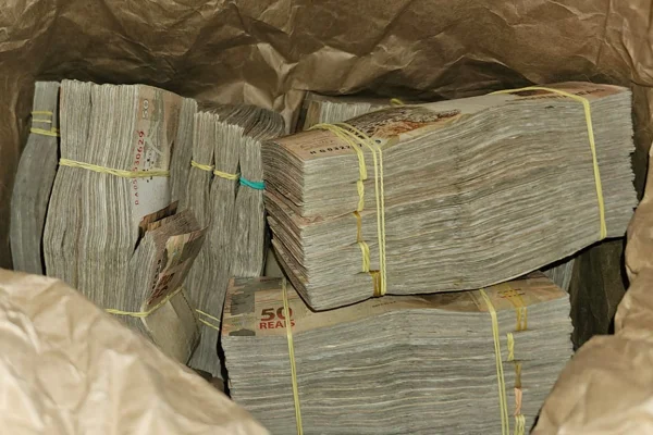Papyrus: traficantes exportam cocaína misturada em carga de papel