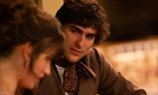 Imagem colorida de Clarke, personagem do filme Perdida - Metrópoles