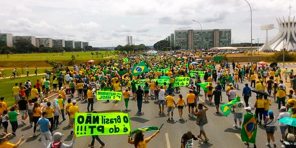 Atos perdem público e movimentos fazem convocação para manifestação em março