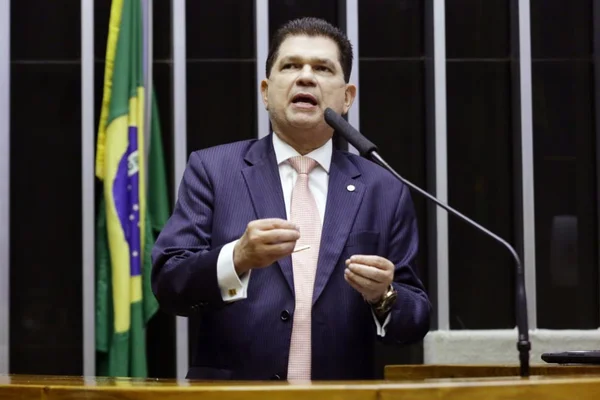 Câmara dá aval para estados e municípios renegociarem dívidas