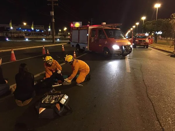 Manifestantes incendeiam pneus e trânsito fica complicado na EPNB