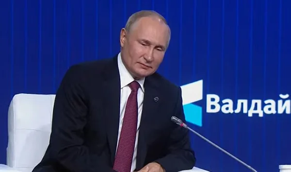 Putin recua e diz que Rússia só usaria arma nuclear para “se defender”