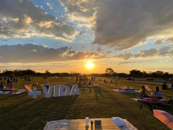 Piquenique no Quadradinho: comes e bebes com belo pôr do sol