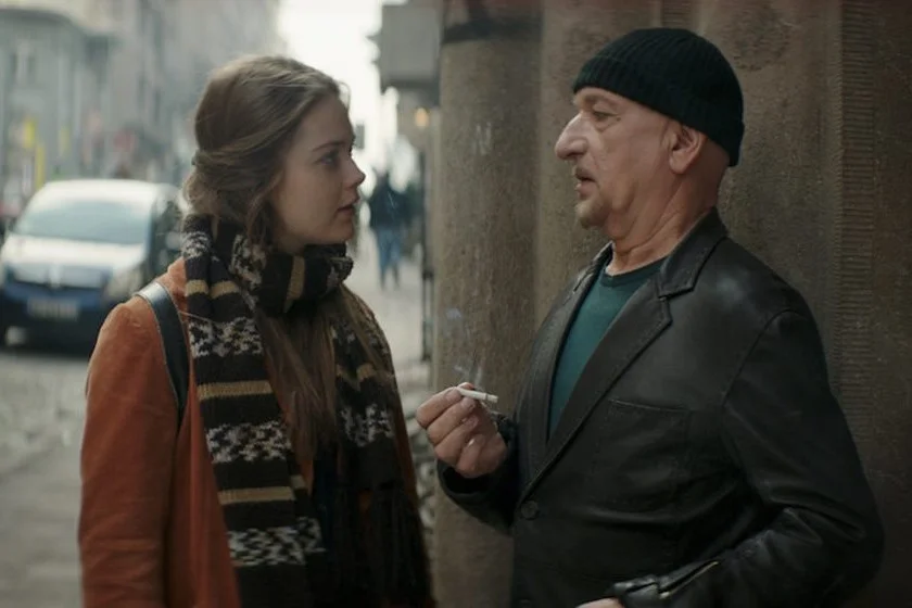<b>Um Homem Comum:</b> Um conhecido criminoso de guerra (Ben Kingsley) passa sua vida fugindo de autoridades internacionais. Quando ele é deslocado para um novo esconderijo, começa a se relacionar com sua empregada, Tanja (Hera Hilmar), e descobre que ela é na verdade uma agente contratada para protegê-lo. À medida que a busca por ele é intensificada, o general percebe que ela é a única pessoa em quem pode confiar. Assista ao <a href="https://www.youtube.com/watch?v=QSvCZ-ov5ls" target="_blank">trailer</a> <b>Um Homem Comum:</b> Um conhecido criminoso de guerra (Ben Kingsley) passa sua vida fugindo de autoridades internacionais. Quando ele é deslocado para um novo esconderijo, começa a se relacionar com sua empregada, Tanja (Hera Hilmar), e descobre que ela é na verdade uma agente contratada para protegê-lo. À medida que a busca por ele é intensificada, o general percebe que ela é a única pessoa em quem pode confiar. Assista ao <a href="https://www.youtube.com/watch?v=QSvCZ-ov5ls" target="_blank">trailer</a>