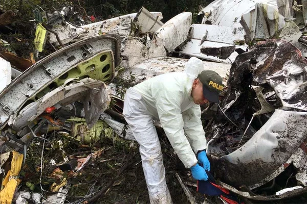 Combustível de avião da Chapecoense pode ter acabado durante o voo
