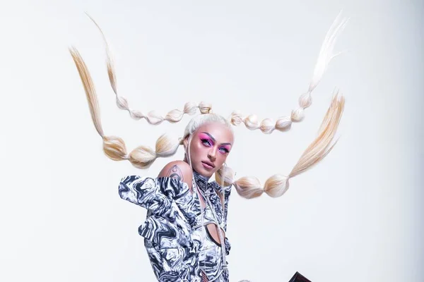 Pabllo Vittar lança 111, terceiro álbum de estúdio