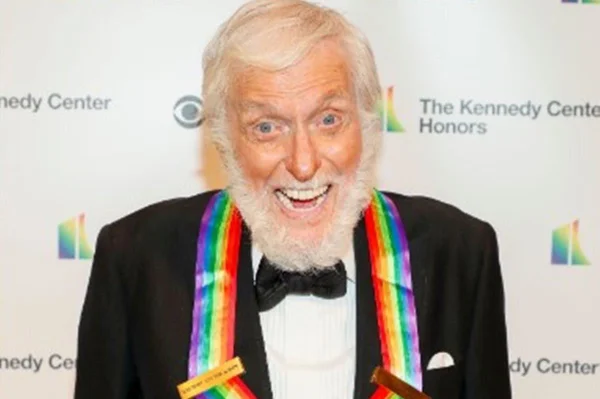 Dick Van Dyke, astro do filme Mary Poppins, sofre acidente aos 97 anos