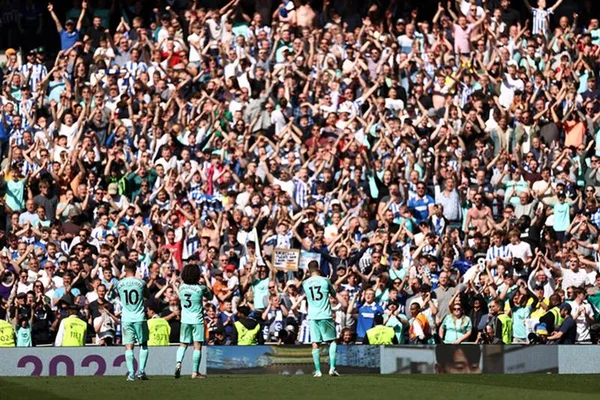 Brighton surpreende para sair com vitória no final contra o Tottenham