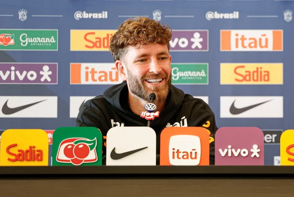 Léo Pereira em entrevista coletiva na Seleção Brasileira