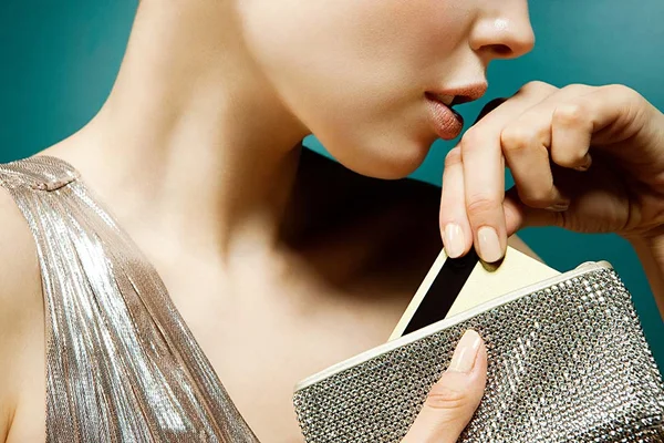 Look sustentável: alugue vestidos e bolsas de luxo no mesmo site