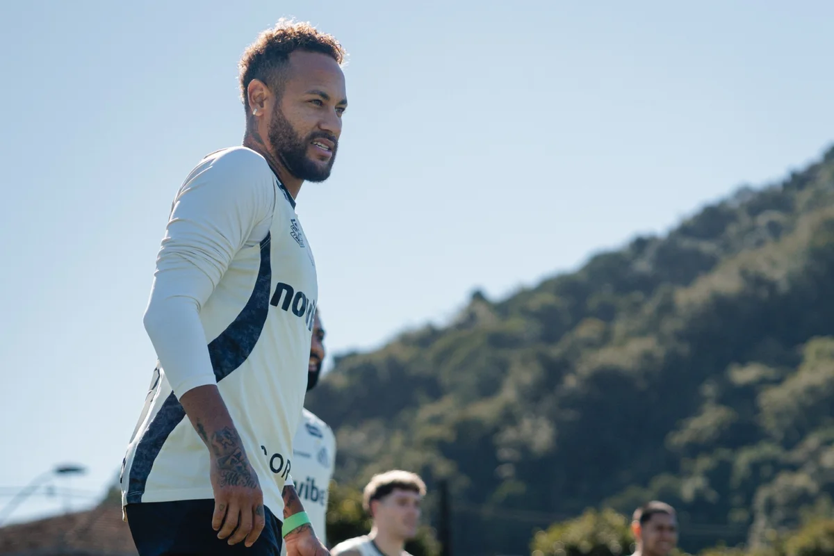 Fora da Sul-Americana, Neymar trabalha para voltar ao Santos no sábado