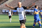 Fábio Santos marcou o Gol do Corinthians.