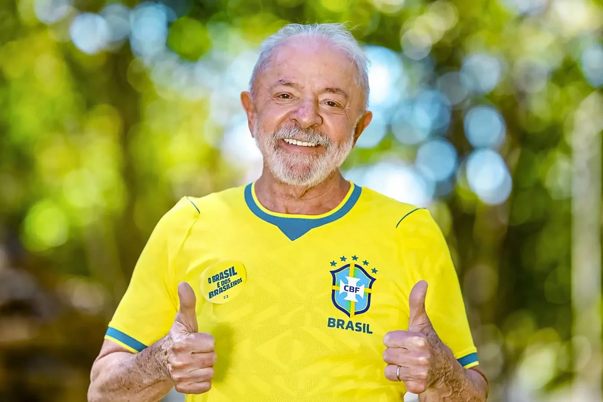 No Alvorada, Lula torceu por Neymar e ignorou vídeo de Michelle
