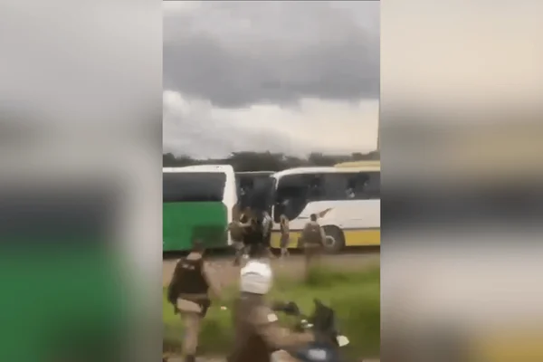 Torcidas do Corinthians a caminho de Belo Horizonte