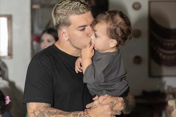 Com o filho no carro, DJ Buarque desabafa após levar fechada no Rio - Metrópoles