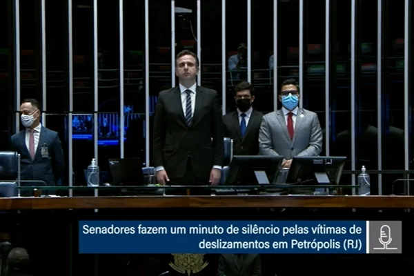 Petrópolis: Senado faz um minuto de silêncio em homenagem às vítimas