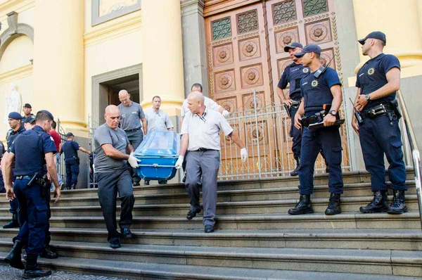 Vídeo mostra atirador disparando contra fiéis na igreja em Campinas