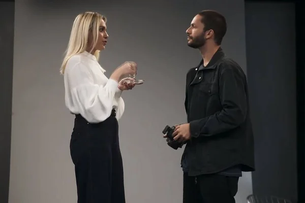 Resumo de A Dona do Pedaço: Téo vai viver no exterior com Kim
